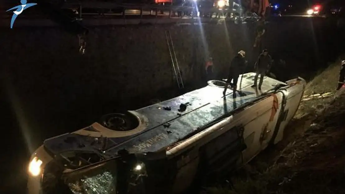Yolcu Otobüsü Devrilmesi Sonucu 7 Kişi Öldü, 28 Kişi Yaralandı!