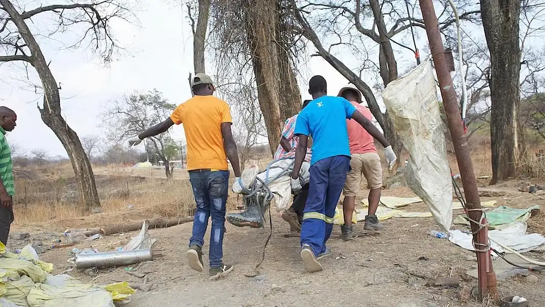 Zimbabve'de Altın Madeni Çökmesi: 13 Kişinin Öldüğü Tahmin Ediliyor