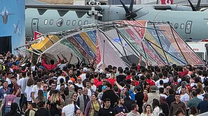 TEKNOFEST'te Şiddetli Rüzgar Felaketi: Demir Yapı Devrildi, 2 Kişi Yoğun Bakımda