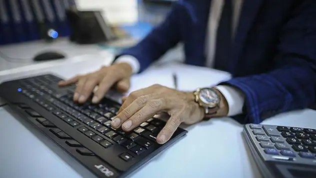'B Ehliyeti Olanlar Dikkat! Kamuda Kadrolu İş Fırsatı Başladı'