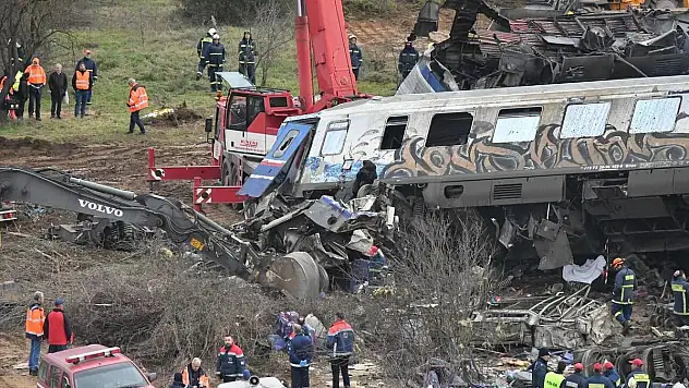 Dünya gündemine oturan Yunanistan'daki tren kazası sonrasında Bakan istifa etti! Yunanistan Ulaştırma Bakanı, istifanın bir görev olduğunu açıkladı!