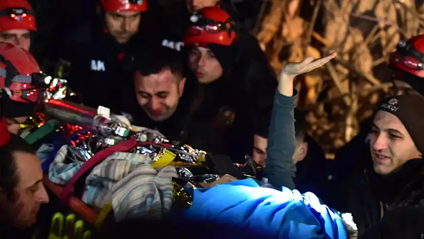 Enkaz altında kalanlar dikkat! Yeniden beslenme sendromuma yakalanabilirsiniz!