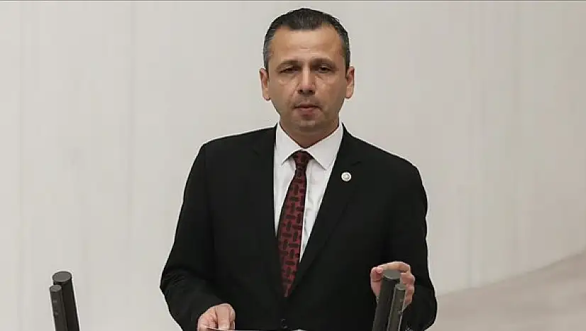 Gazi Meclis'te Çekiç Sesleri! Kürsüye Telefonla Saldıran Vekile Tarihi Tokat! TBMM'nin Zararı Misliyle Tahsil Ediliyor!