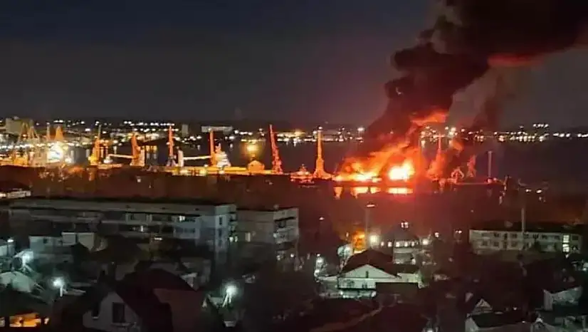 Kırım'daki Çatışma Alanında Ukrayna'nın Hava Saldırısı Rus Çıkarma Gemisi Vuruldu