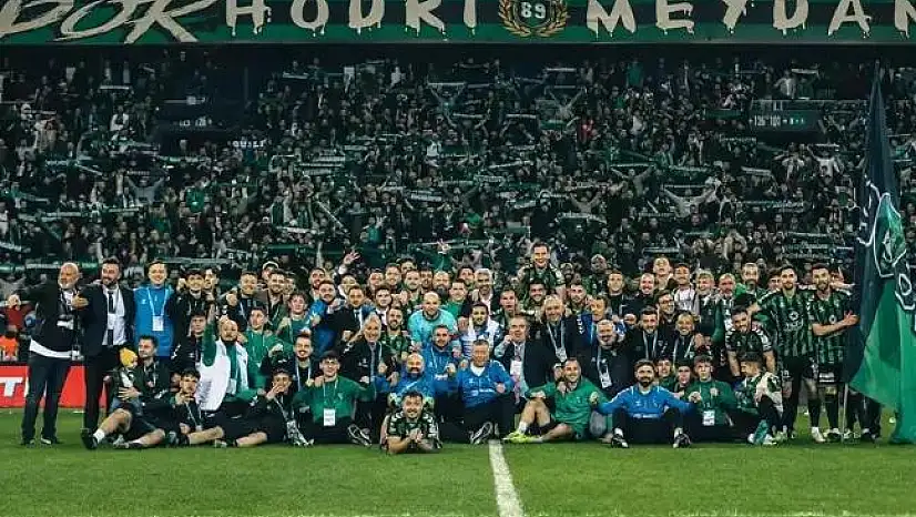 Tarih Yazıldı! Kocaelispor, Süper Lig'e Muhteşem Bir Geri Dönüş Yaptı! 16 Yıllık Hasret Sona Erdi!