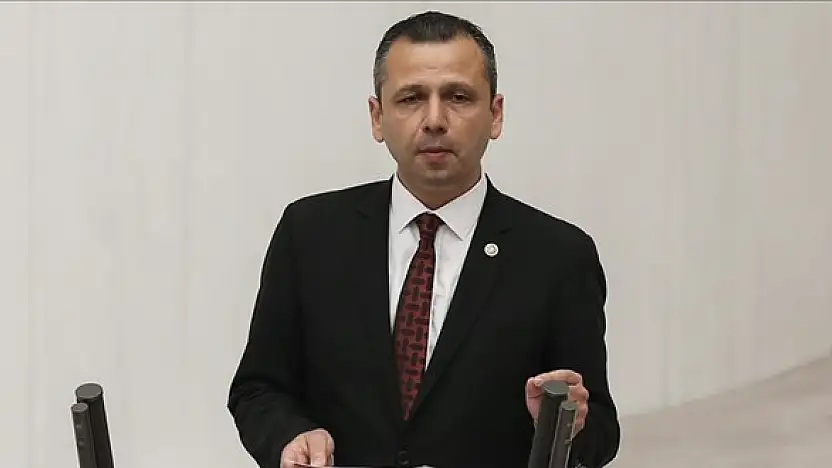 Gazi Meclis'te Çekiç Sesleri! Kürsüye Telefonla Saldıran Vekile Tarihi Tokat! TBMM'nin Zararı Misliyle Tahsil Ediliyor!