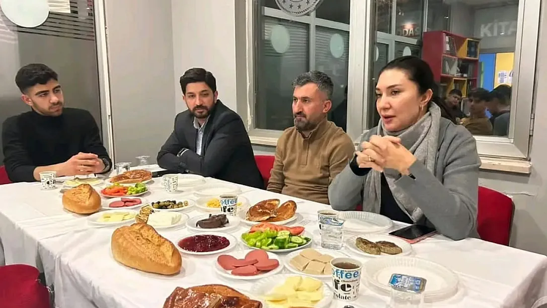 Hayallerine koşan gençlerin vekil ablası: Ruken Kilerci öğrencilerle buluştu