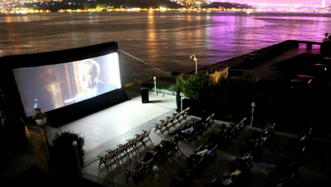 İstanbul’da Yaz Akşamları Sinema Keyfi: İBB’den Ücretsiz Film Gösterimleri Başladı!