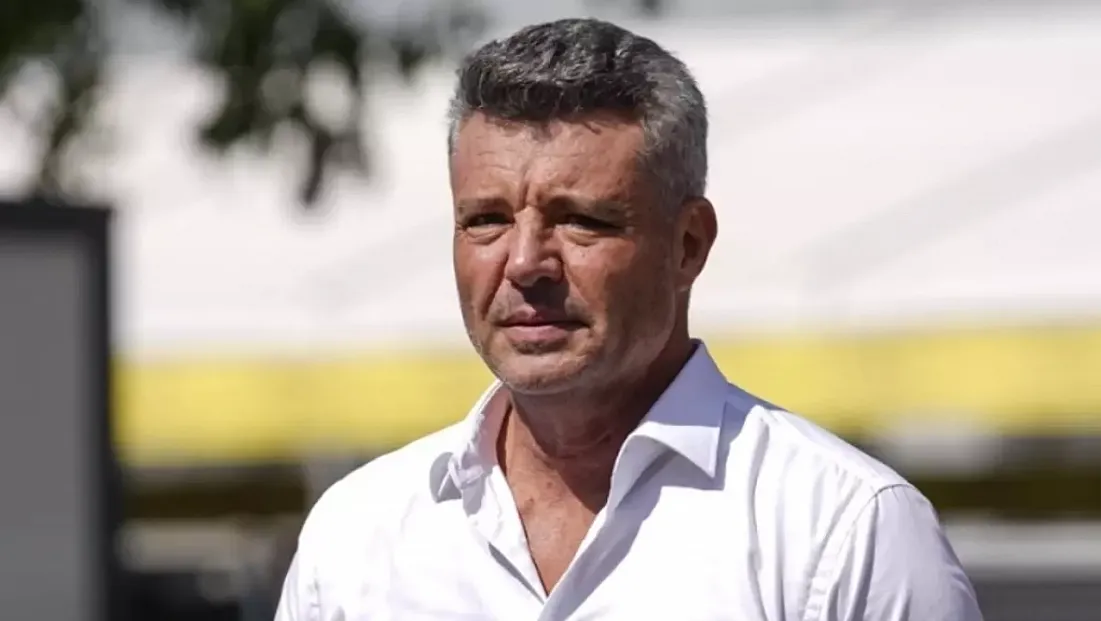 Sadettin Saran uçak takip kodu ne? Sadettin Saran uçağı İstanbul'a saat kaçta inecek?