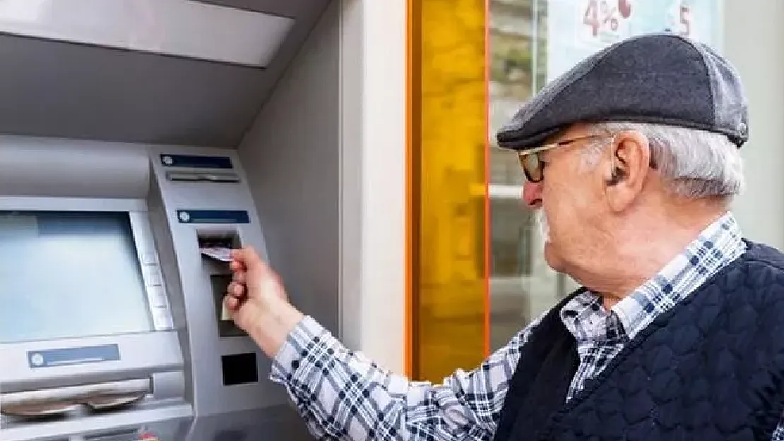 13 milyon emekliye verilecek ikramiye tutarları netleşti! İşte emeklilere ödenecek ikramiye tablosu: Herkese veriliyor