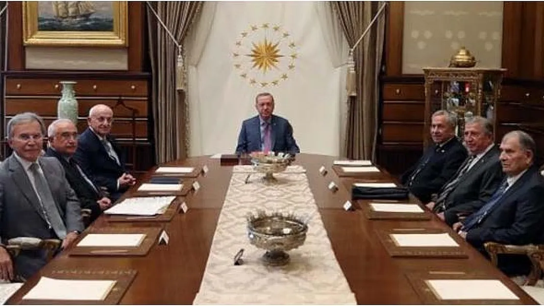 15 bin lira maaş alan Cumhurbaşkanlığı YİK üyeleri toplandı