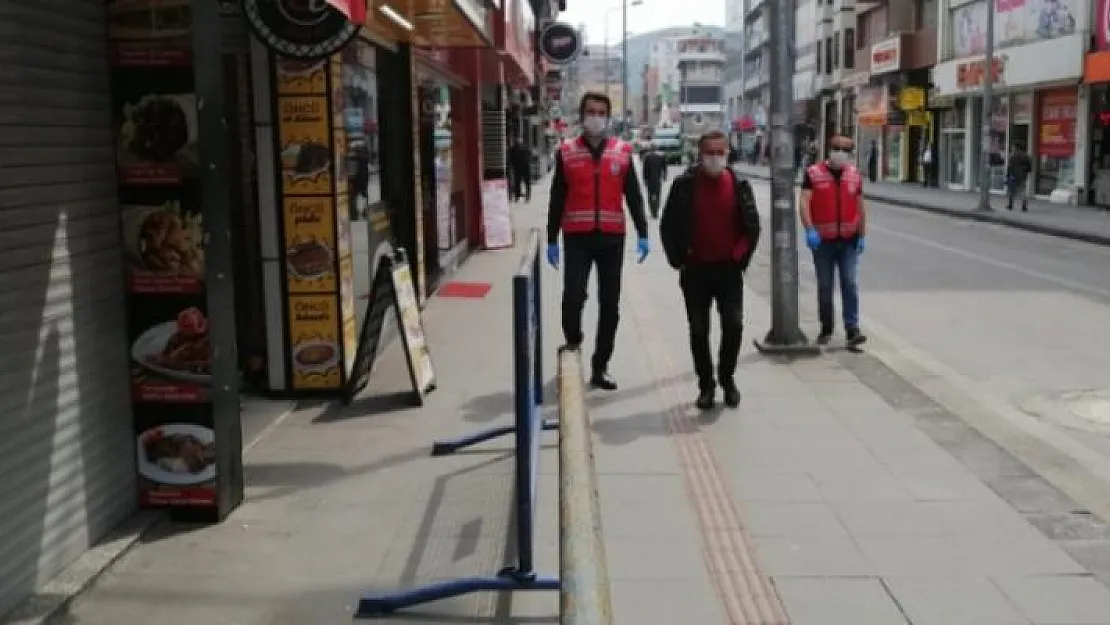1,5 metreden yakın yürüyenlere para cezası!