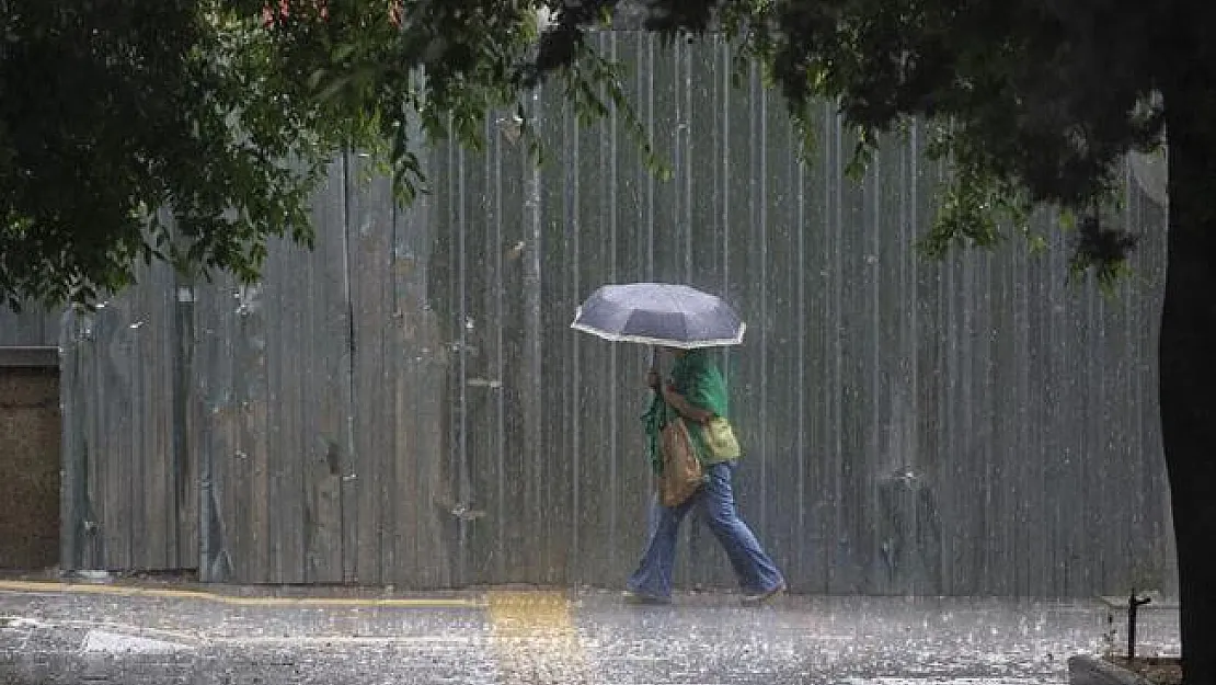 19 Nisan hava durumu açıklandı! Meteoroloji'den uyarı var! Çok kuvvetli gök gürültülü sağanak yağış geliyor!