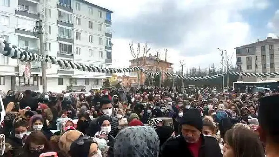 259 TL yerine 49 TL'ye satılınca vatandaşlar izdiham yarattı! Duyan akın etti!