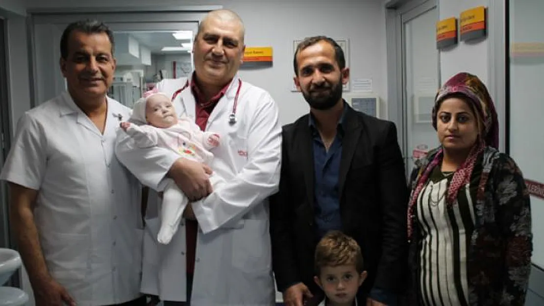 285 gram doğan bebek- Elçin bebek hayata tutundu