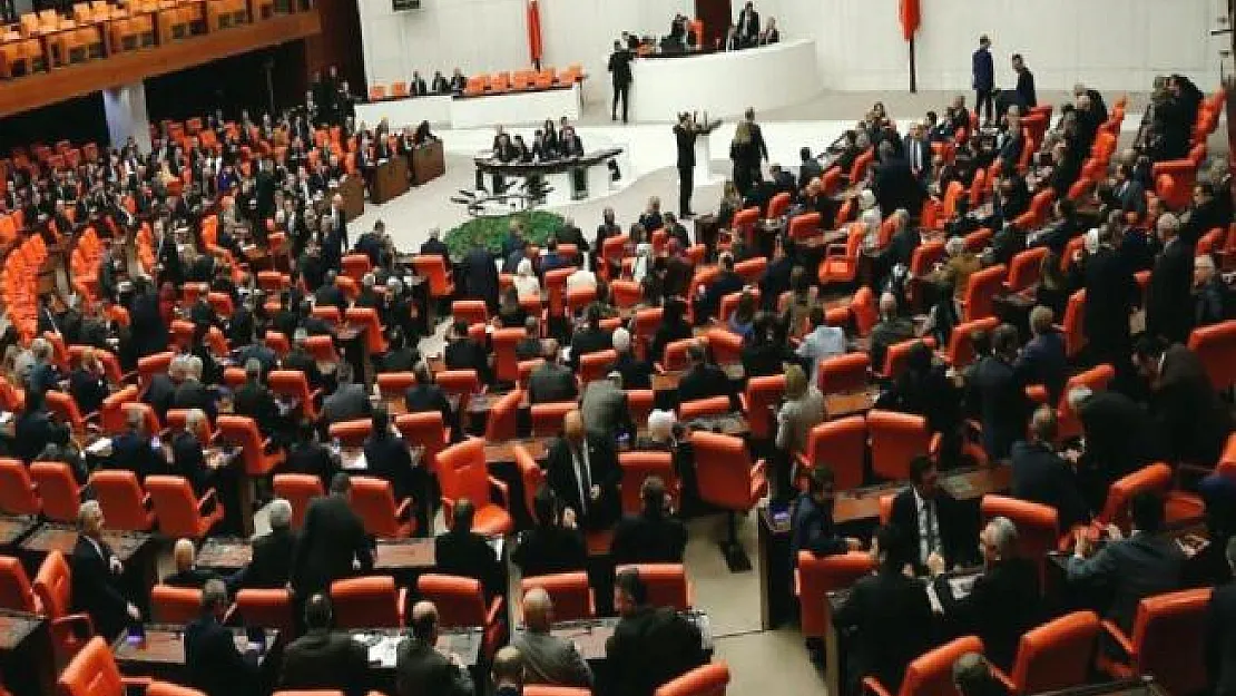 3 ismin milletvekilliği düşürülmüştü! 5 dakika sonra çıkartıldılar!