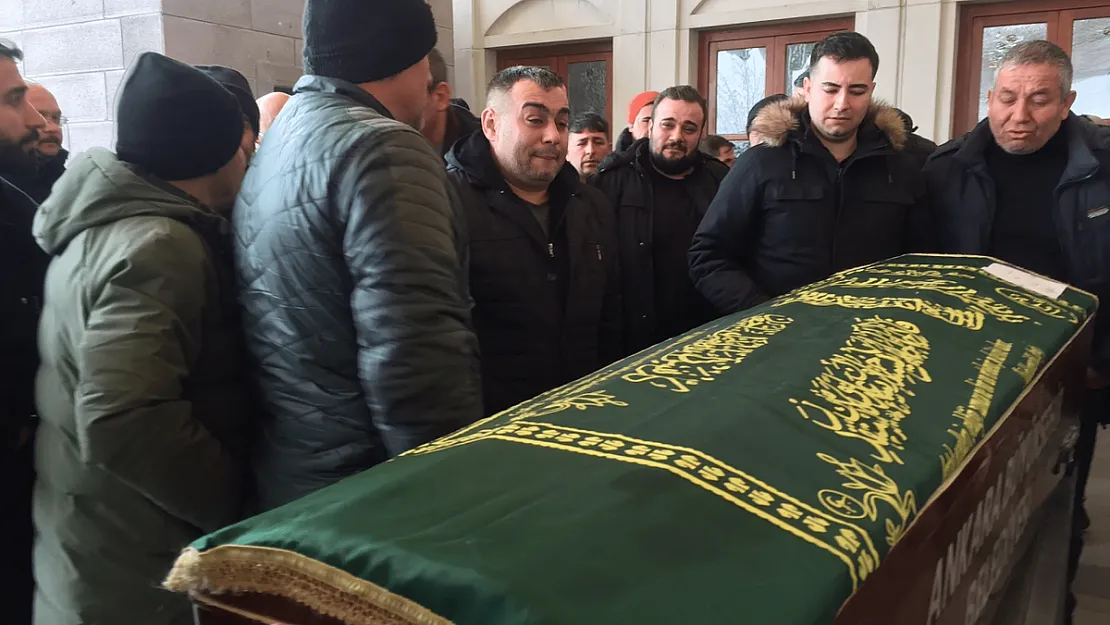 Acı haber bugün duyuruldu! Ünlü isim kalp krizinden hayatını kaybetti: Ankara'da toprağa verildi