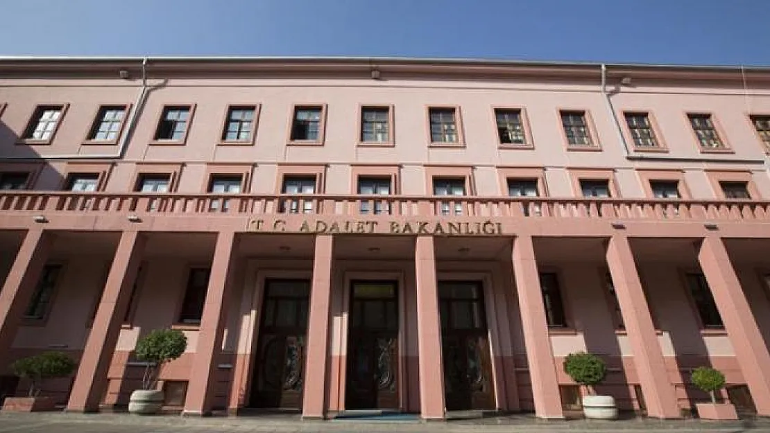 Adalet Bakanlığında Çalıştırılacak Sözleşmeli Bilişim Personeli Yönetmeliği Yayımlandı