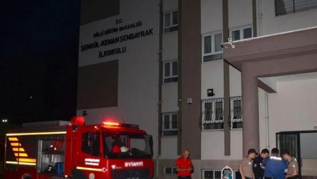 Adana'da Bir İlkokulda Patlama Sesi! Çok Sayıda Ekip Sevk Edildi
