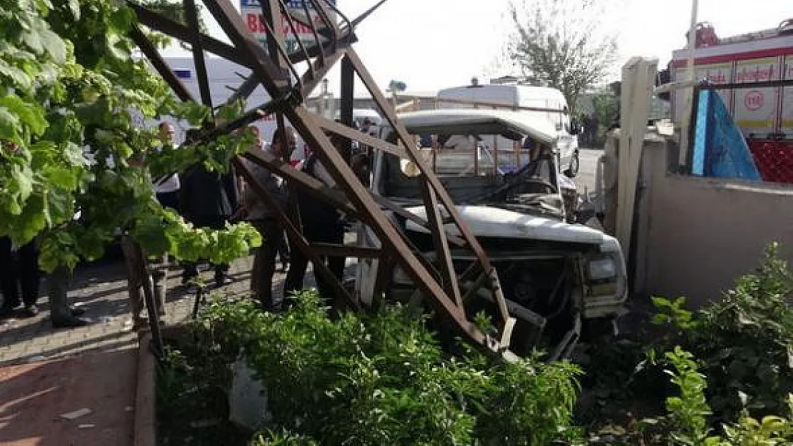 Adana'da can alan trafik kazası! 3 ölü 1 yaralı