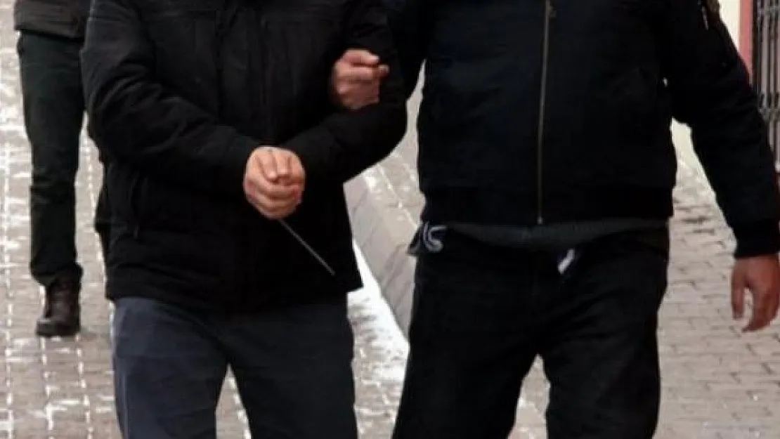 Adana'da ele geçirilen kokainle ilgili gözaltına alınan 6 şüpheliden ikisi tutuklandı