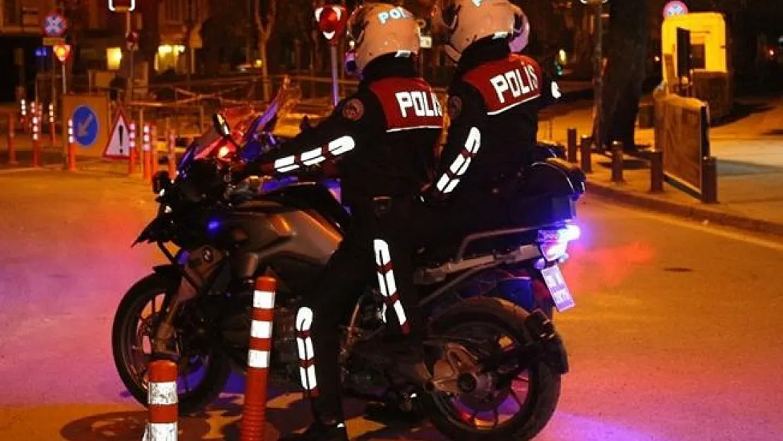 Adana'da Polis ekipleri 355 silah ele geçirdi !