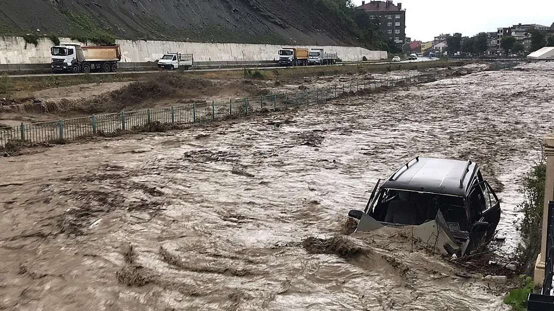 AFAD o illerde yaşayanlara hayati uyarı alarmı verdi! İş yerlerini açmayın, evlerden çıkmayın: Çok kuvvetli olacak, sel geliyor