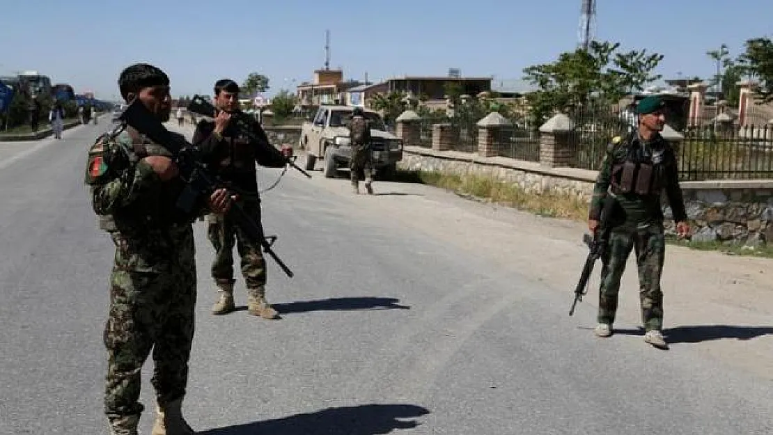Afganistan'da bir camiye silahlı saldırı düzenlendi! 8 ölü 5 yaralı