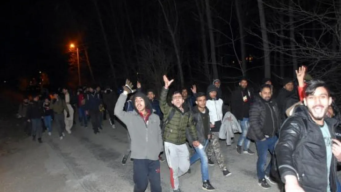 Afganlısı Suriyelisi binlerce göçmen Türkiye'den Avrupa'ya gitmeye başladı!