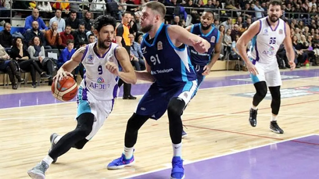 Afyon Belediyespor, deplasmanda Arel Üniversitesi Büyükçekmece Basketbol'u yendi