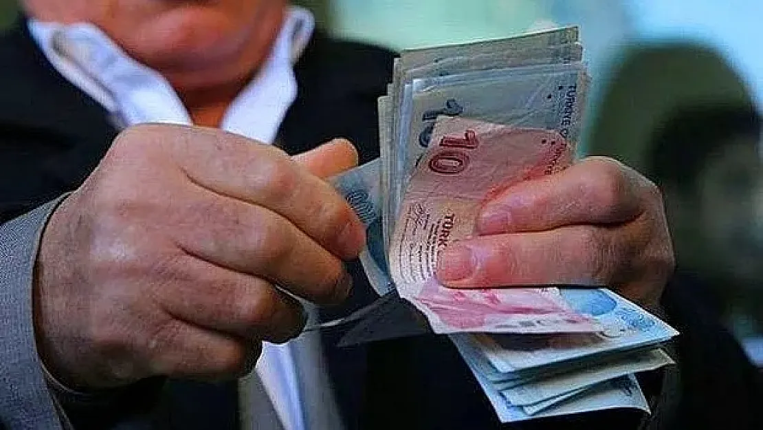 Ağustos ayında resmen emekli bayramı yaşanıyor! Temmuz ayında yapılan zamdan sonra promosyonlar da çıldırdı: Tam 7500 TL...