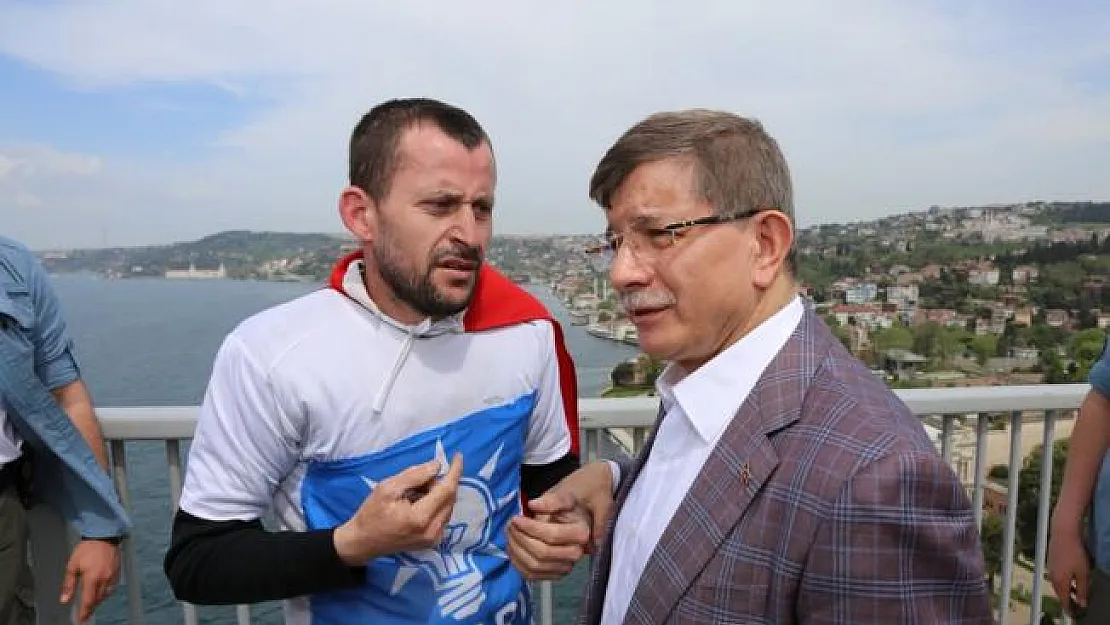 Ahmet Davutoğlu İntihar Etmek İsteyen AK Parti'li Genci İkna  Etti!