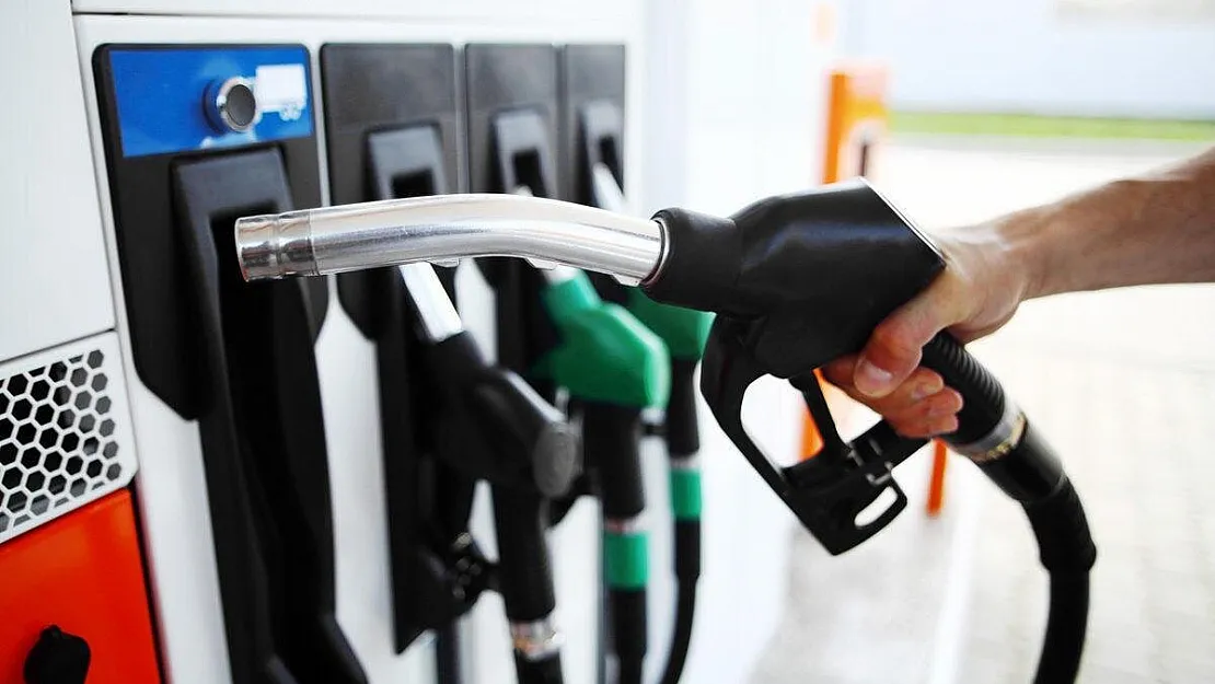 Akaryakıt fiyatları 29 liraya yaklaşınca fiyatlara müdahale edildi! Benzin motorin ve LPG'ye indirim yapıldı: 2 ay sonra bitecek