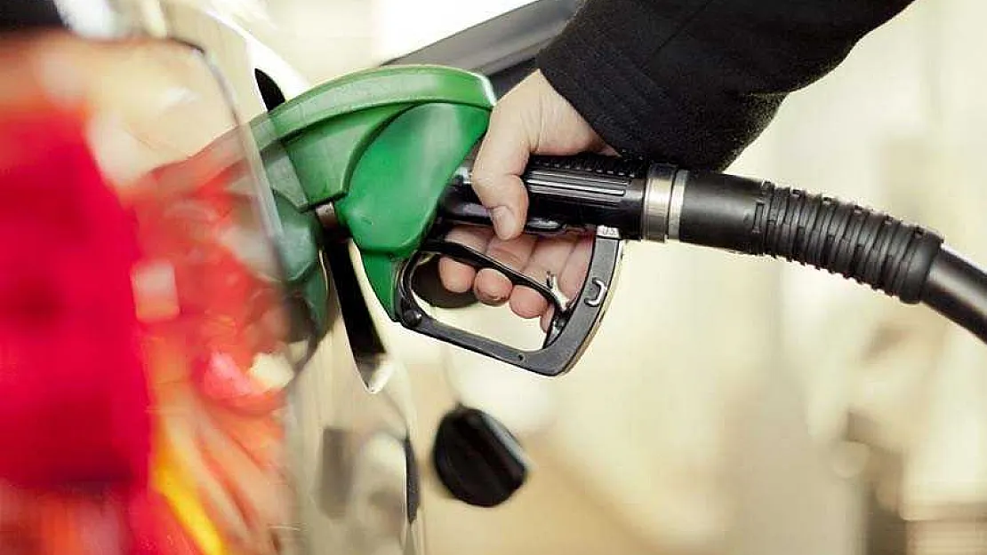 Akaryakıt fiyatları hızla düştü! Benzin ve motorin 20 TL'nin altını gördü!