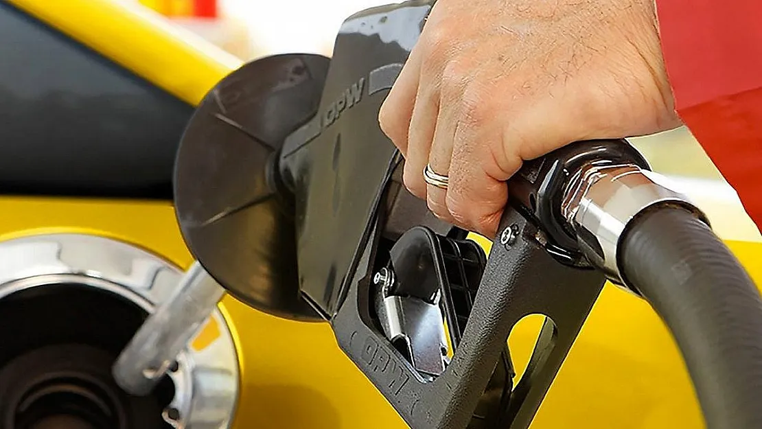 Akaryakıt fiyatlarında indirim haberleri! Motorin litre fiyatı düşüşe geçti…