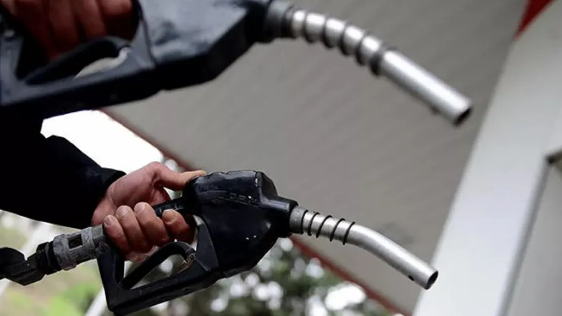 Akaryakıt fiyatlarını düşürecek kritik zirve açıklandı! Ödemesini bu şekilde yapanlar çok daha ucuz benzin motorin ve LPG alacak