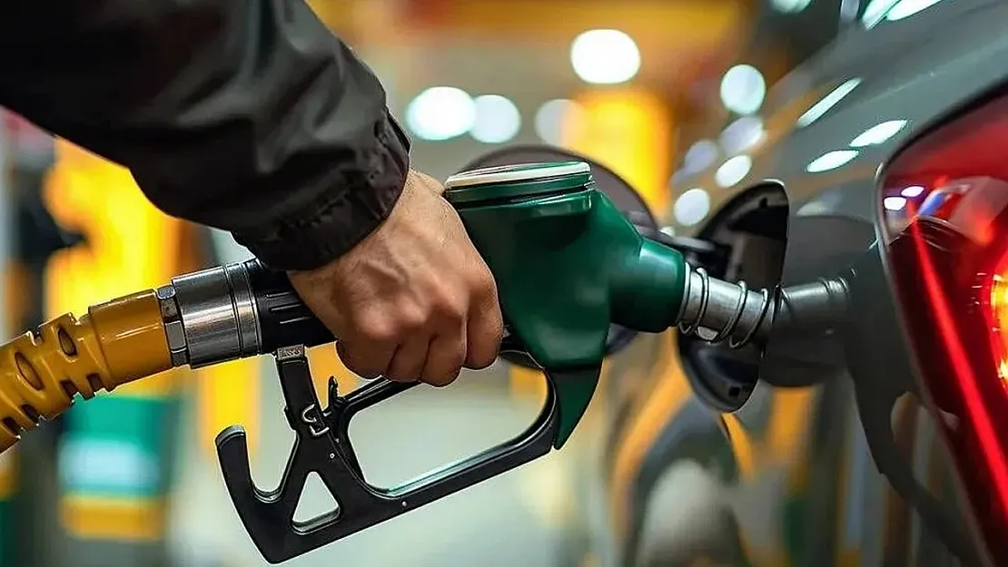 Akaryakıta Bir Zam Daha! Benzin ve Motorine Çifte Artış Yolda