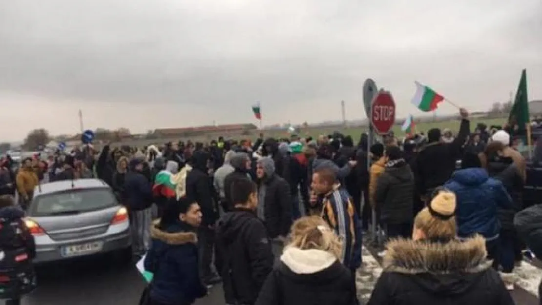 Akaryakıta yapılan zam oranı karşısında Başbakan Yardımcısının istifası protestoları durduramadı