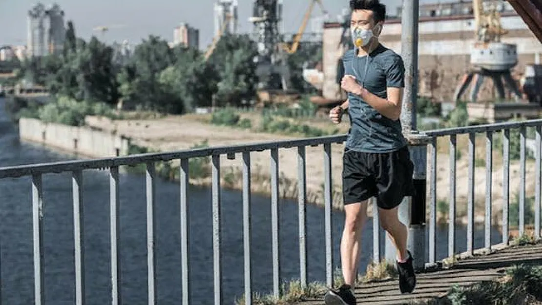 Akıl almaz olay! Maske takarken bunu yaptı, akciğeri patladı!