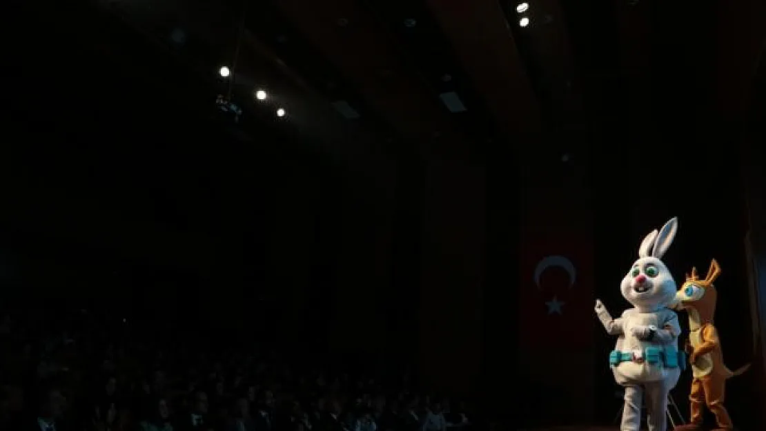 "Akıllı Tavşan Momo" dondurma kesti
