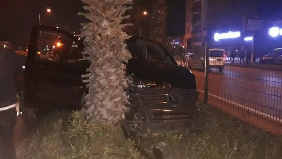 AKP Genel Başkan Yardımcısı ve eski Büyükşehir Belediye Başkanı trafik kazası geçirdi!