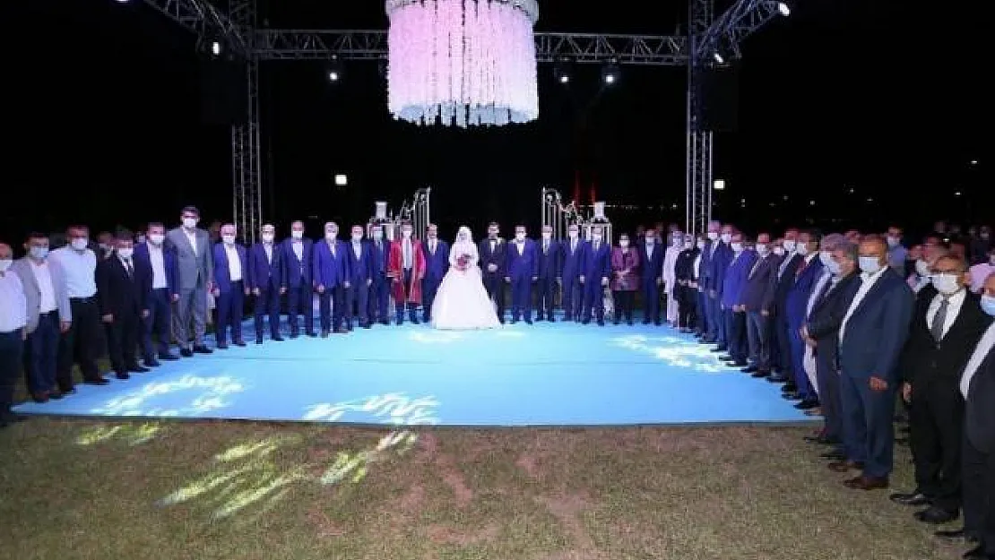 AKP'li vekil yasağa rağmen görkemli bir düğün yaptı!