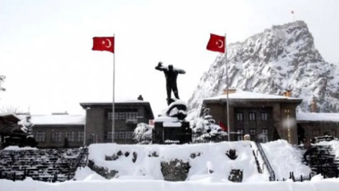 AKÜ ve AFSÜ'de Eğitime Kar Engeli!