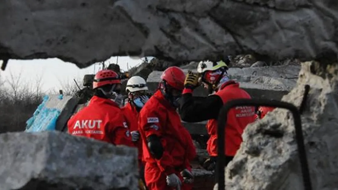 AKUT Eğitmenleri 65 Gönüllüye 'Kentsel Arama Kurtarma Eğitimi' Vermeye Başladı