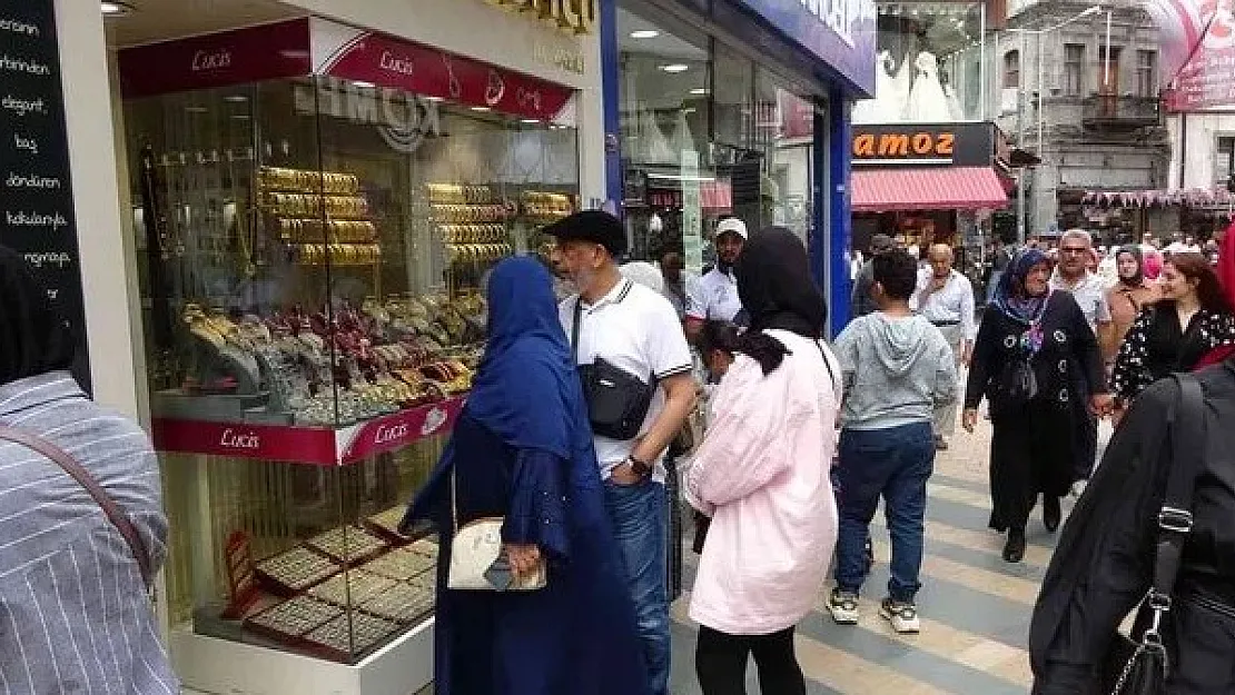 Altın fiyatları 80 TL birden düştü: Fiyatları gören kuyumculara koştu! Son alım fırsatı!