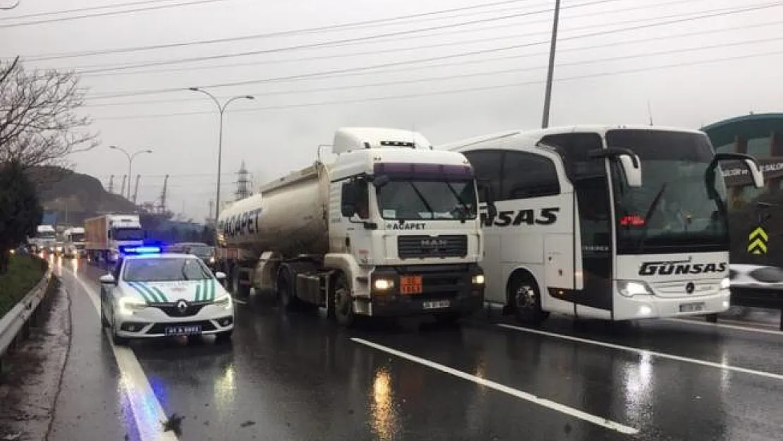 Anadolu Otoyolu'nda kaza trafiği aksattı