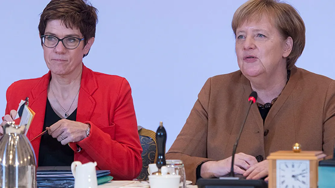 Angela Merkel Görevini Neden Bıraktı?- Annegret Kramp-Karrenbauer CDU lideri oldu