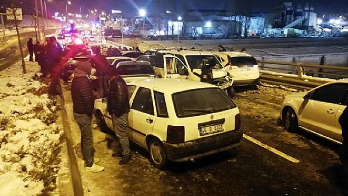 Ankara Batı Bulvarı üzerindeki Akşemsettin Köprüsü'nde zincirleme kaza