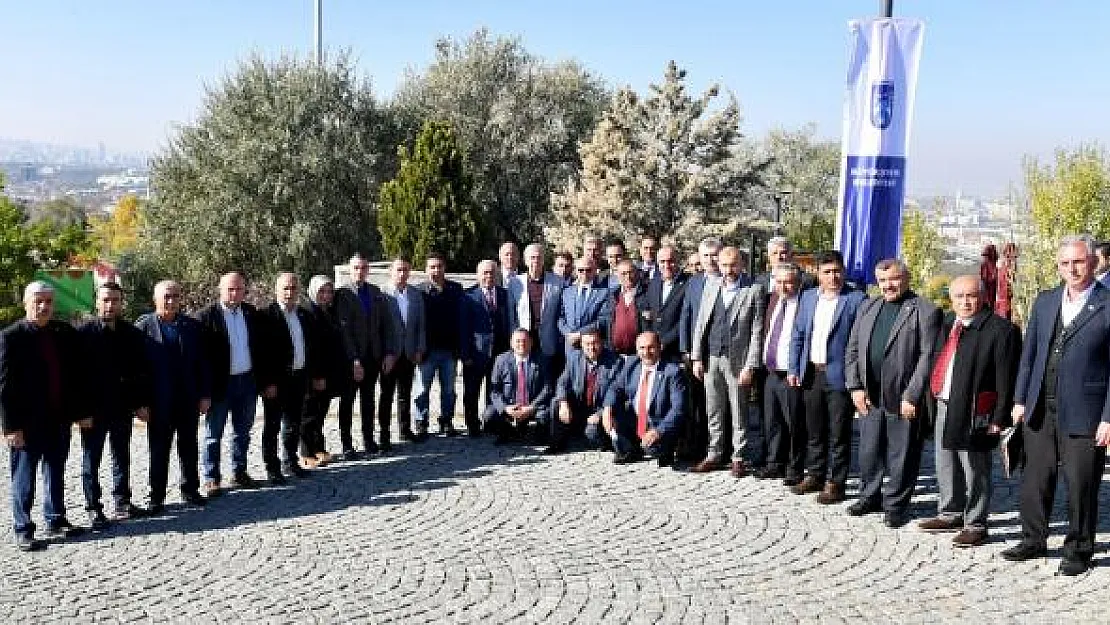 Ankara Büyükşehir Belediye Başkanı Mansur Yavaş muhtarların taleplerini dinledi