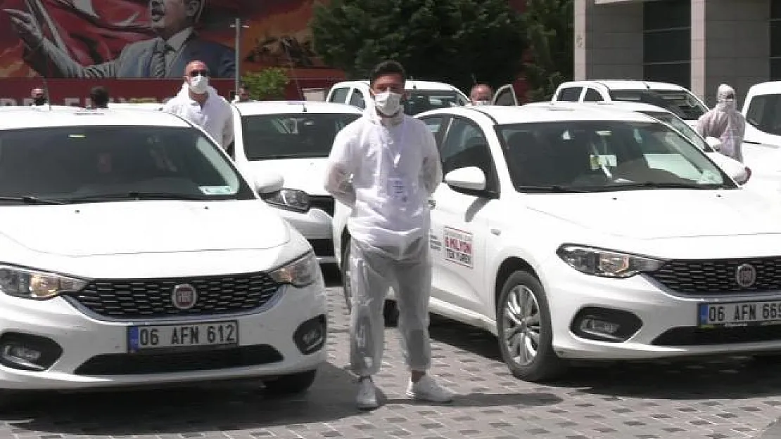 Ankara Büyükşehir Belediyesi sokakta ücretsiz maske dağıttı!